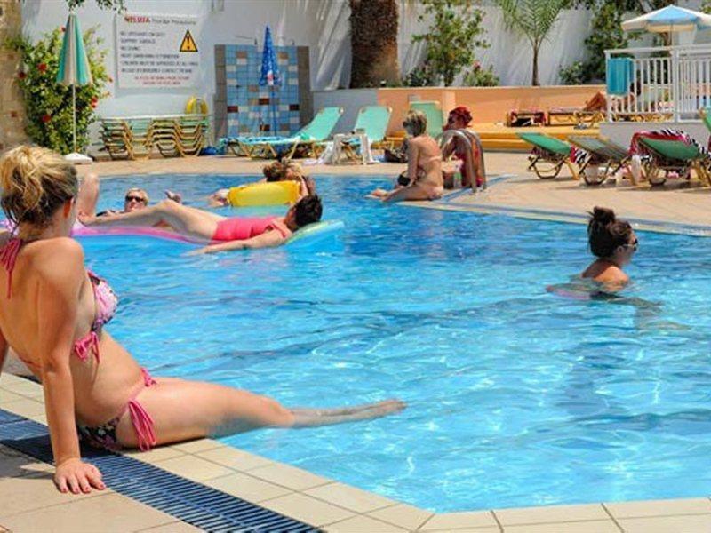 מאליה Melissa Apartments, Studios & Suites מראה חיצוני תמונה
